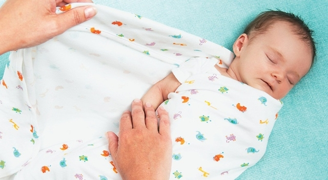 Apakah Bayi Baru Lahir Harus Dibedong?