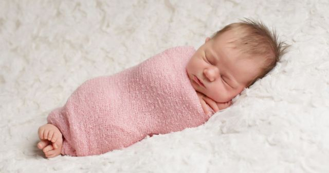 Apakah Bayi Baru Lahir Harus Dibedong?