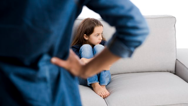 5 Cara Mengendalikan Emosi Saat Mendisiplinkan Anak