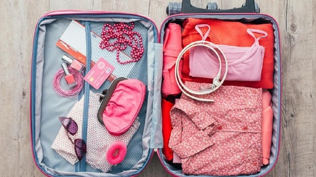 6 Barang Nggak Penting Yang Sering Bikin Koper Berat Saat Travelling!