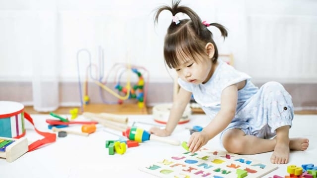 5 Langkah Mengajarkan Anak Membaca Tanpa Mengeja