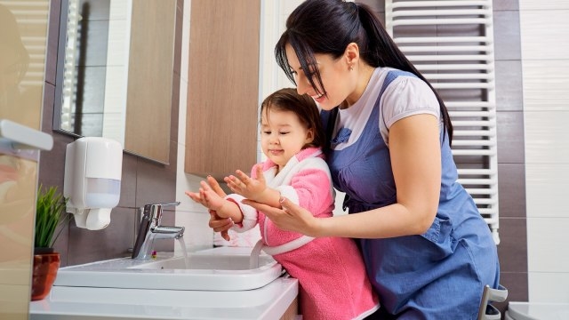 Parents, Yuk Mulai Ajari Anak Mencuci Tangan Dengan Benar