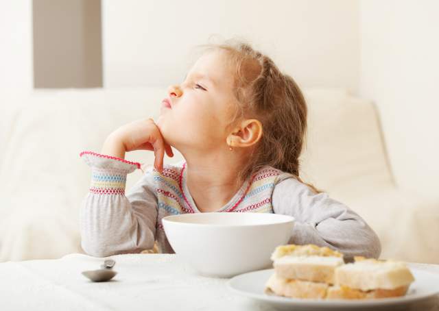 Coba Trik Berikut Untuk Menghadapi Anak Susah Makan