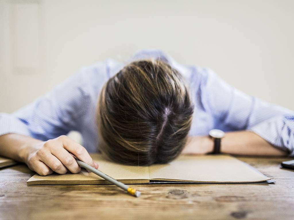 Capek Kerja Seharian? Coba 5 Cara Ini Untuk Menghilangkannya!