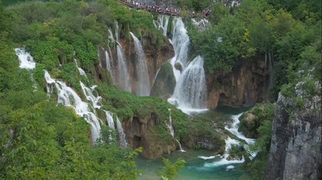 Berikut Ini 5  Danau Terindah di Dunia, Ada yang dari Indonesia Lho!