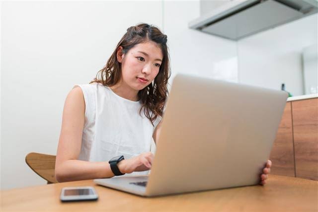 Pilihan Pekerjaan Online Terbaik Untuk Ibu Rumah Tangga, Tertarik Mencoba?