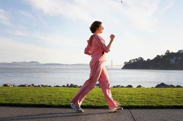 Ingin Turunkan Berat Badan Dengan Olahraga Jalan Sehat? Begini Caranya