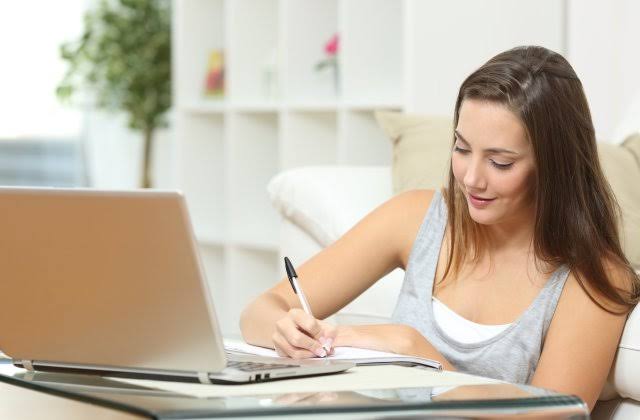 Melakukan Pekerjaan Online Dari Rumah Juga Bisa Produktif, Lho!