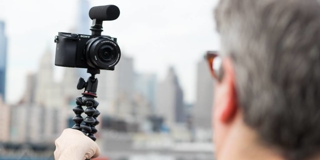 Minat Jadi Travel Vlogger? Berikut Perangkat yang Wajib Kamu Miliki