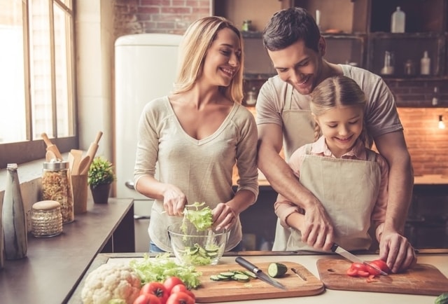 5 Tips Menjaga Berat Badan Ideal Anak