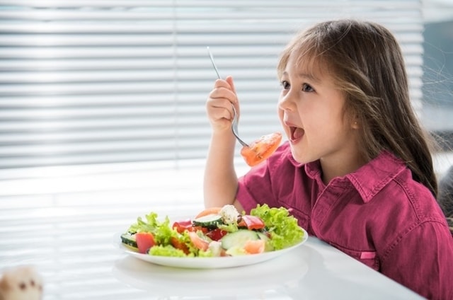 5 Tips Menjaga Berat Badan Ideal Anak