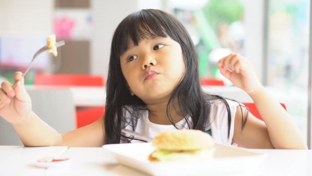 Anak Kurang Mandiri? Bisa Jadi Karena Tiga Penyebab Ini! 