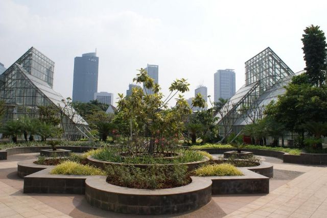 Bosan Ke Mall? Ini 7 Taman Kota Jakarta yang Bisa Kamu Kunjungi