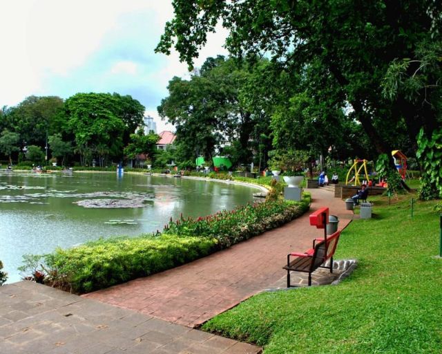Bosan Ke Mall? Ini 7 Taman Kota Jakarta yang Bisa Kamu Kunjungi