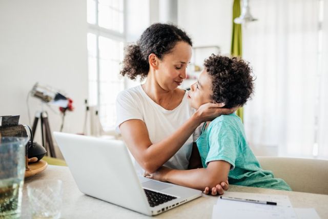 5 Cara Cerdik Tidak Diganggu Anak Saat Work From Home!