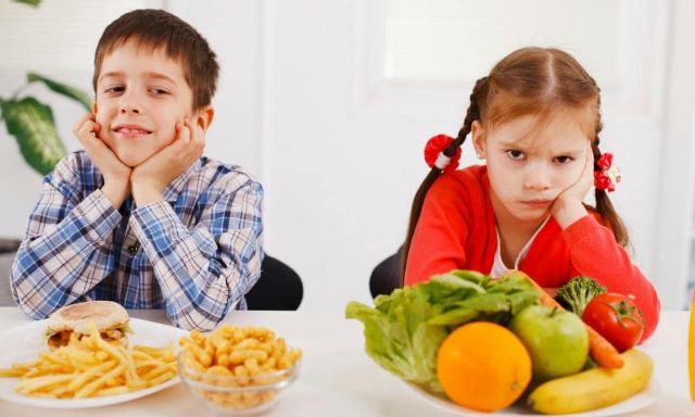 Ajarkan Pola Makan Sehat Pada Anak Dengan 7 Tips Ini
