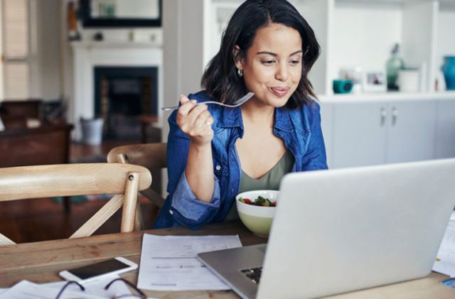 5 Tips Mudah Jaga Pola Makan Selama Kamu Work From Home!