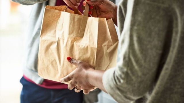 Tak Perlu Khawatir, Ini Cara Aman Delivery Makanan Saat COVID-19