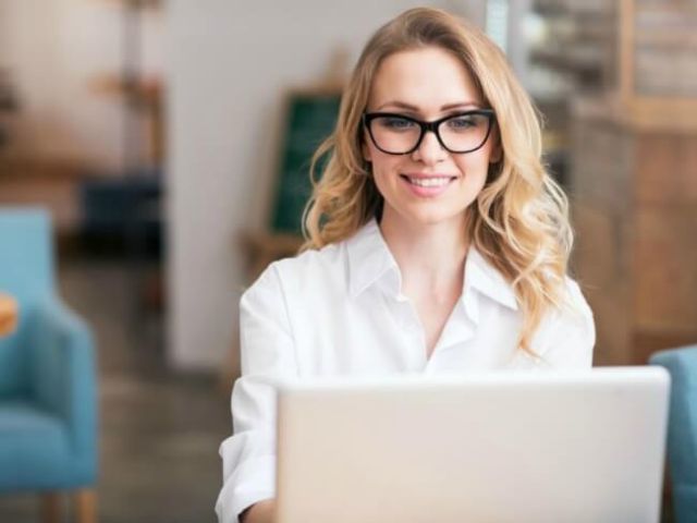 Lakukan 4 Tips Ini Agar Wawancara Kerja via Video Call Sukses!
