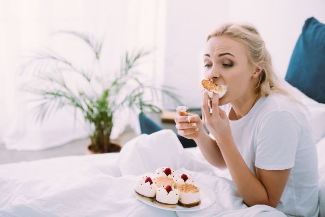 6 Cara Atasi Stress-Eating saat Masa Karantina Covid-19