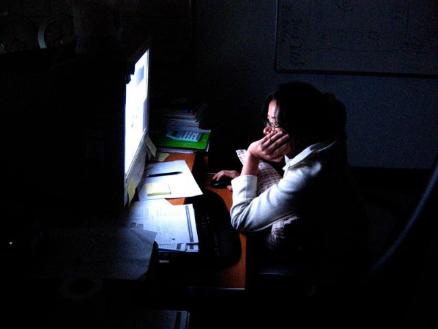 WFH: 7 Tips Jaga Kesehatan Mata saat Menatap Layar Gadget