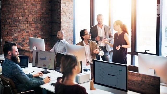 Tidak Hanya Kepintaran: Ini 5 Tips yang Bikin Kamu Bersinar di Kantor!