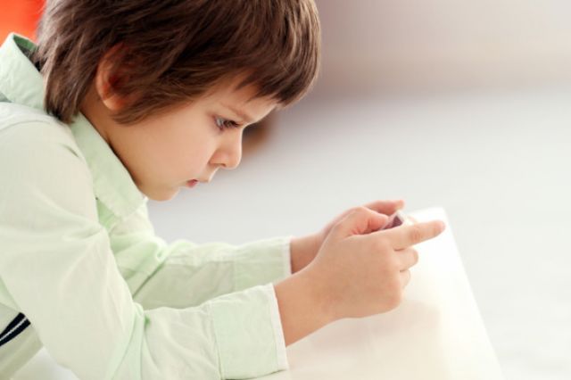 Libur Sekolah Selama PSBB: 5 Tips Agar Anak Bijak Gadget