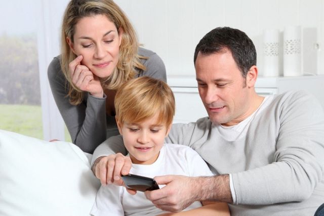 Libur Sekolah Selama PSBB: 5 Tips Agar Anak Bijak Gadget