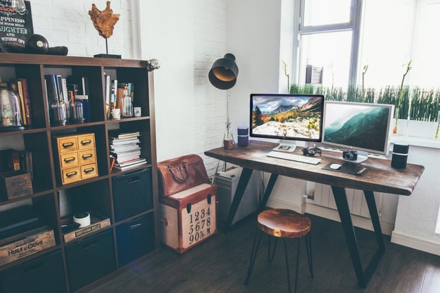 Biar Produktif dan Nyaman Saat WFH, Ini 7 Tips Desain Ruang Kerja Buat Kamu