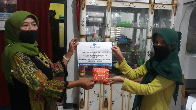 Enervon Berbagi Care Kits Untuk 38 kader posyandu di Citeureup