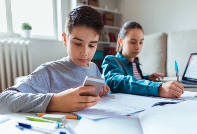 Bantu Anak Tetap Konsentrasi Belajar Di Rumah, Ini 7 Tipsnya