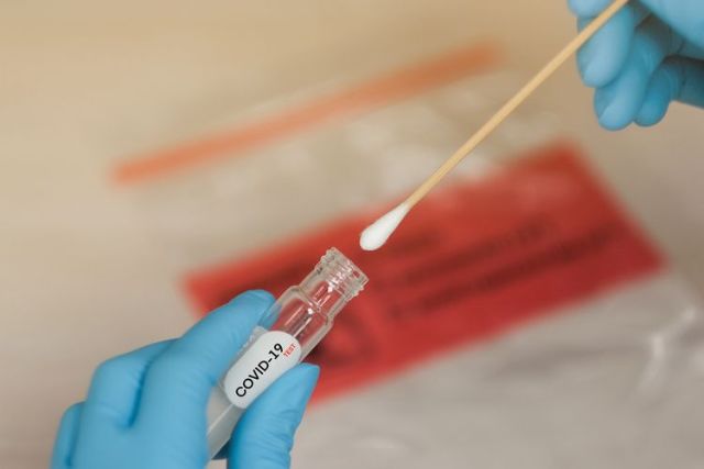 Sama-Sama Pakai Metode Swab, Lebih Akurat PCR atau Antigen?