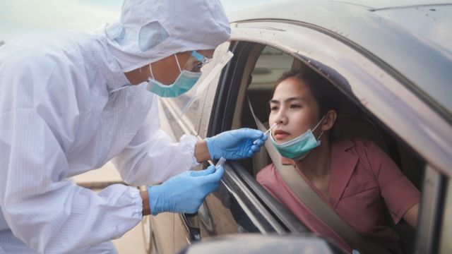 Sama-Sama Pakai Metode Swab, Lebih Akurat PCR atau Antigen?