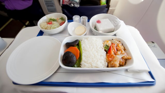 5 Fakta Unik Makanan Di Pesawat. Kamu Sudah Tahu Belum?