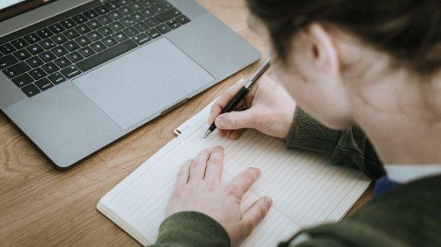 Fresh Graduate Ingin Nego Gaji? Begini 5 Tipsnya!