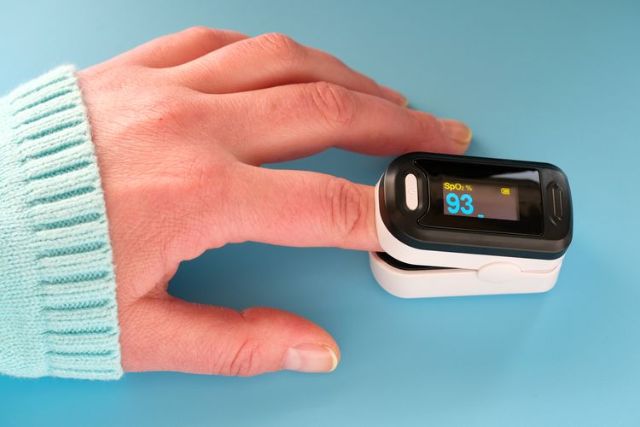 Oximeter Penting saat Isolasi Mandiri, Ini Cara Pakainya