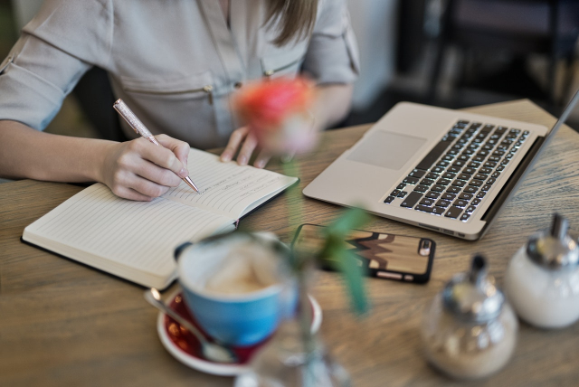 6 Cara Hadapi Quarter Life Krisis Biar Makin Produktif