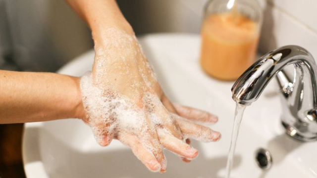 Usai 5 Kali Pakai Hand Sanitizer Mesti Cuci Tangan. Mengapa Demikian?