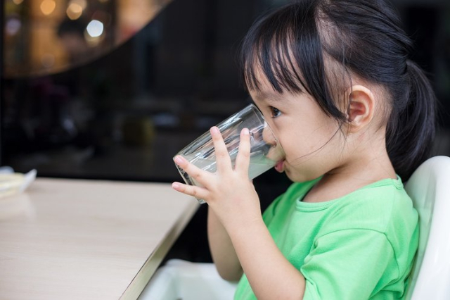 5 Tips Cegah Anak Sakit Selama Puasa, Wajib Moms Ketahui Nih
