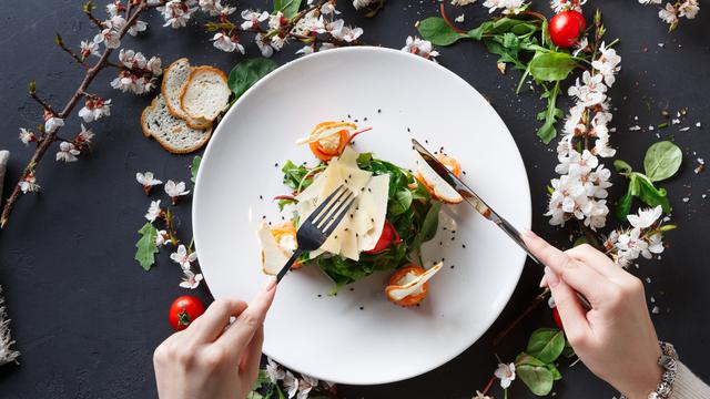 Lapar Mata Saat Memilih Menu Berbuka? Hindari Dengan 5 Trik Ini