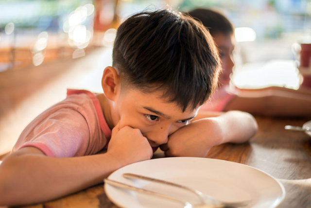 Berkaitan Perkembangan Anak, Kapan Waktu Tepat Ajarinya Berpuasa?