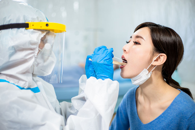 Tes Swab Covid-19 Saat Puasa. Bisa Batal Nggak Ya?