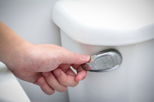 Gunakan Toilet Umum Selama Pandemi? Terapkan 7 Tips Aman Ini