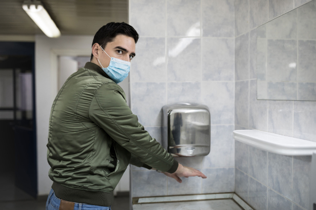 Gunakan Toilet Umum Selama Pandemi? Terapkan 7 Tips Aman Ini