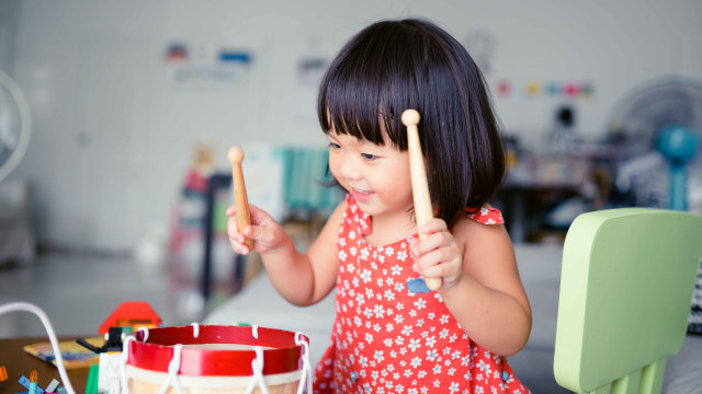 Anak Bermain Sendiri Bukan Hal Buruk, Justru Bisa Beri 5 Manfaat Baik