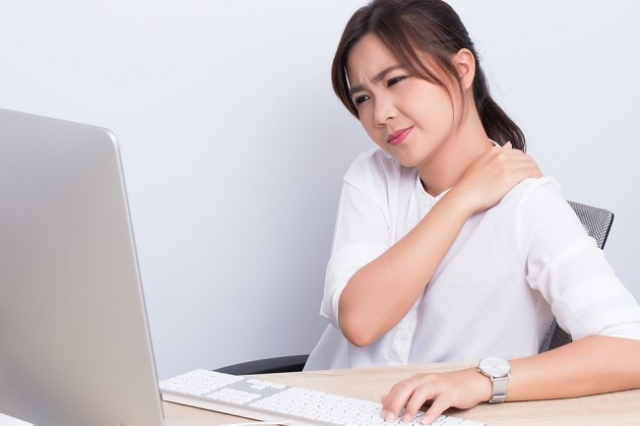 Nyeri Sendi Akibat Posisi Duduk yang Salah? Ini Cara Mengatasinya!