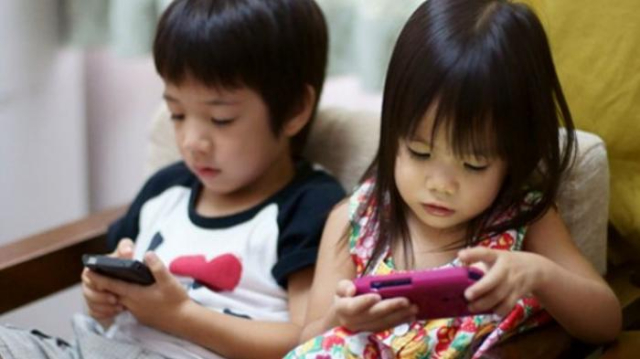 Moms, Kendalikan Hobi Main Gadget Anak Dengan Parental Control, Yuk!