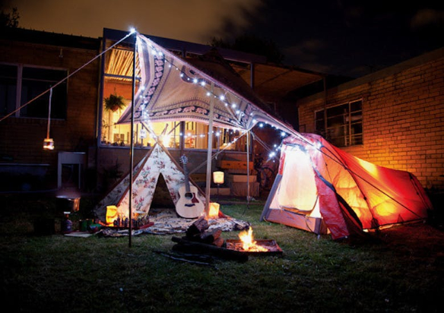 6 Tips Camping Di Rumah Bersama Keluarga. Bantu Usir Rasa Bosan Nih