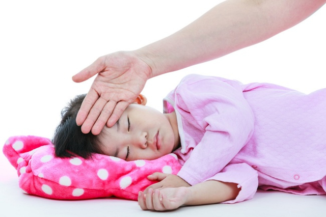 Jangan Panik! Jika Anak Demam Habis Vaksin, Lakukan 5 Hal Ini Ya