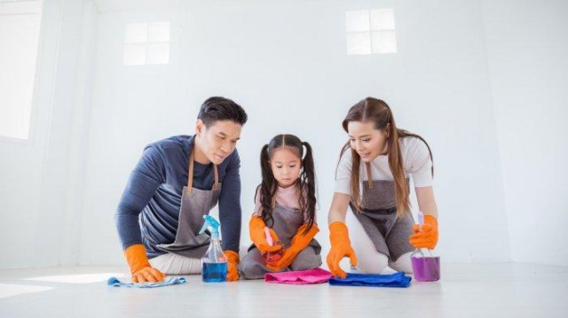 7 Manfaat Anak Membantu Ibu di Rumah, Bisa Latih Kemandirian!